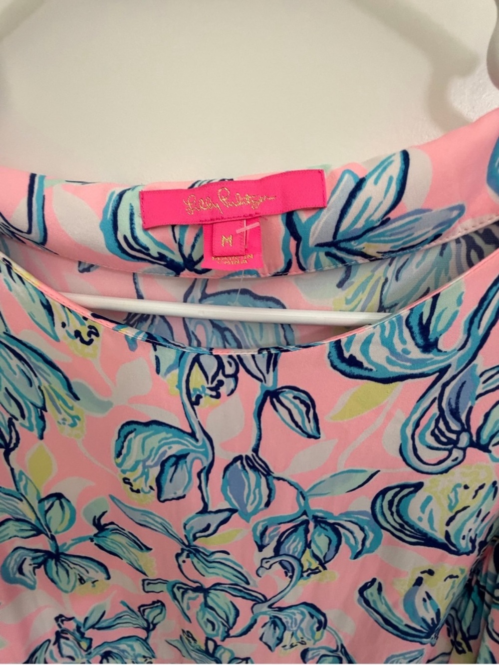 NWOT Lilly Pulitzer Maisel Top featuring a long-sleeve design - Picture 4 of 9